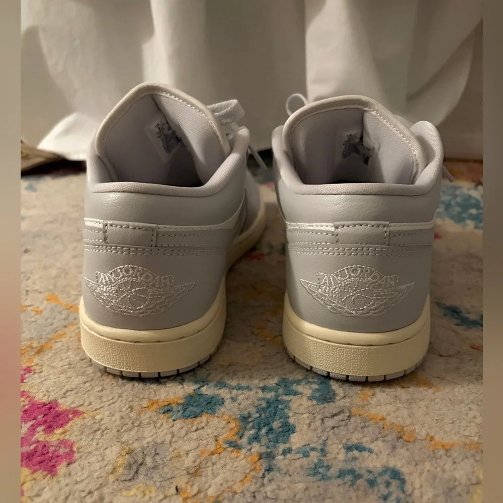 Nike “Smoke Grey” Jordan 1 lows. Size 9 - Picture 4 of 7